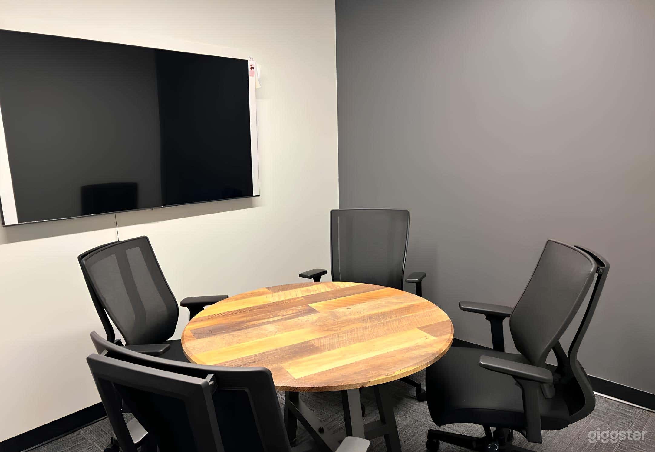 Private Professional Meeting Space for 5 people Photo 3