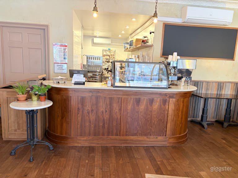  Ridgewood/Bushwick cozy retro cafe 