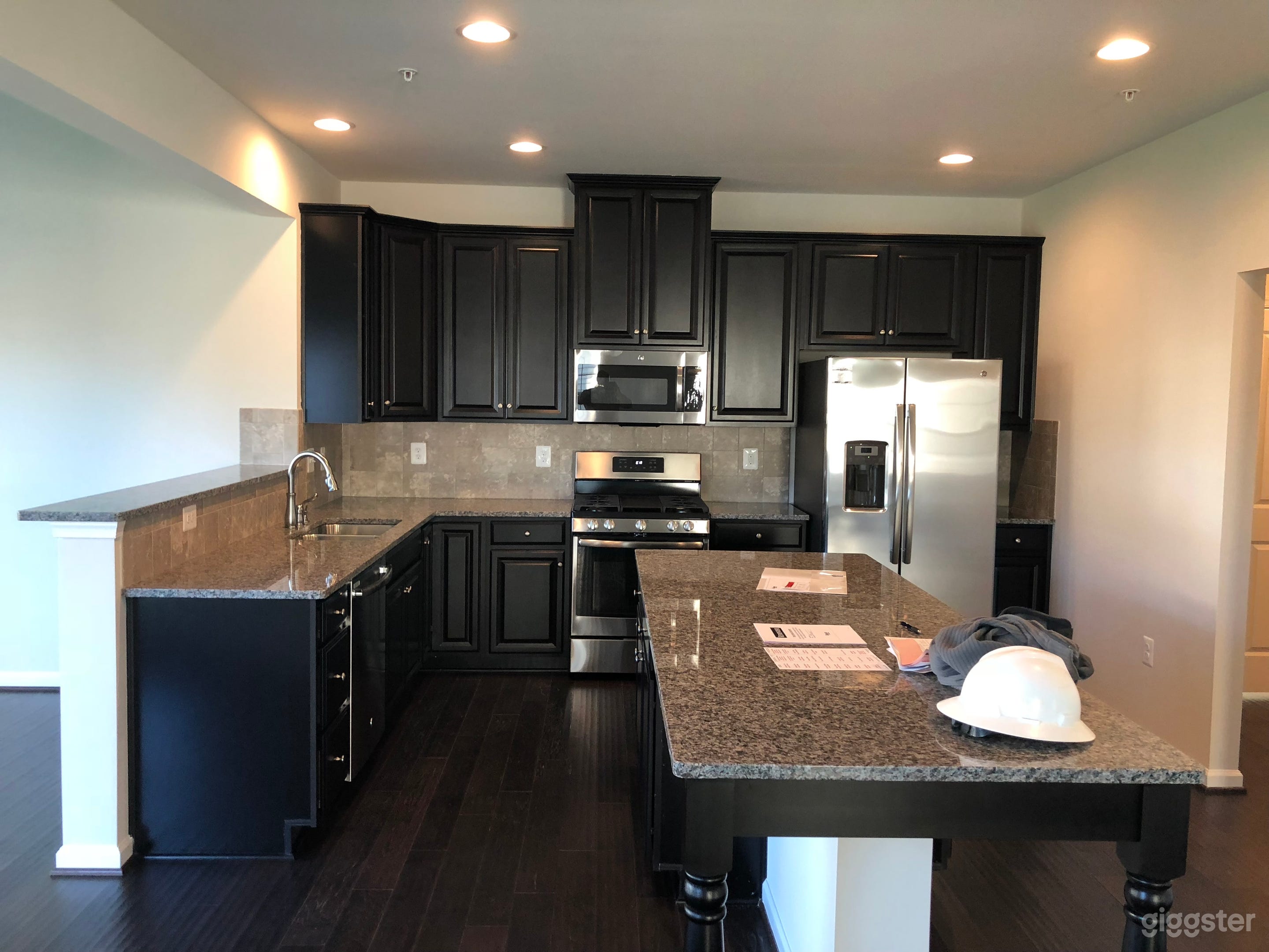 Modern, Open, Suburban Home Photo 4