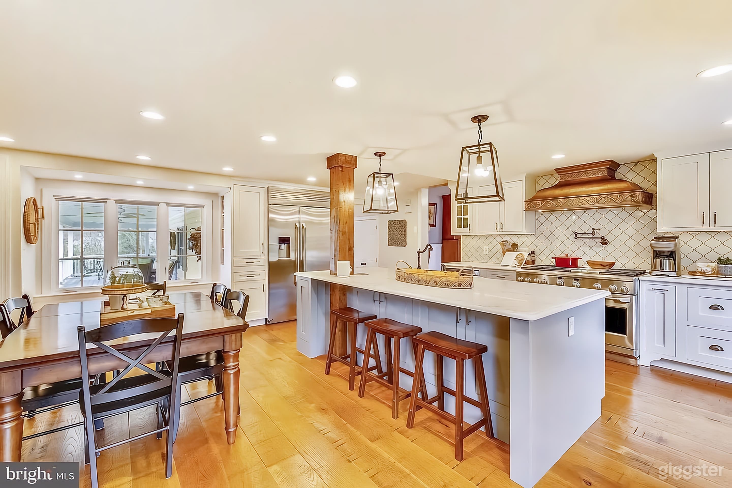 Picturesque 18th Century Cape Cod with Acreage, Barn &amp; Creek Photo 2