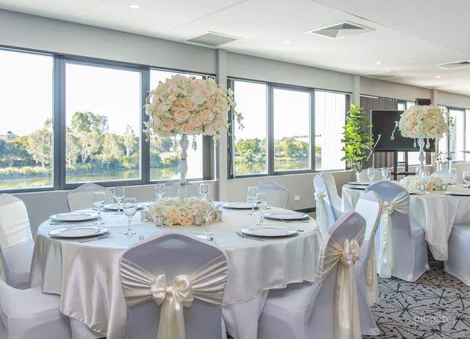 Magnificent Moreton Bay Room with Lake View Photo 1