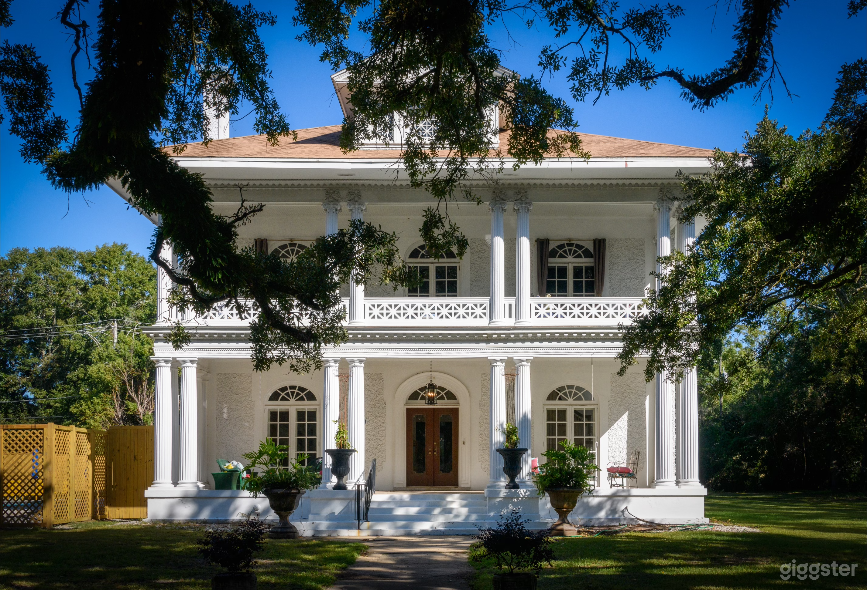 4800 Square Foot Mansion on 1.1 Acres! Photo 1