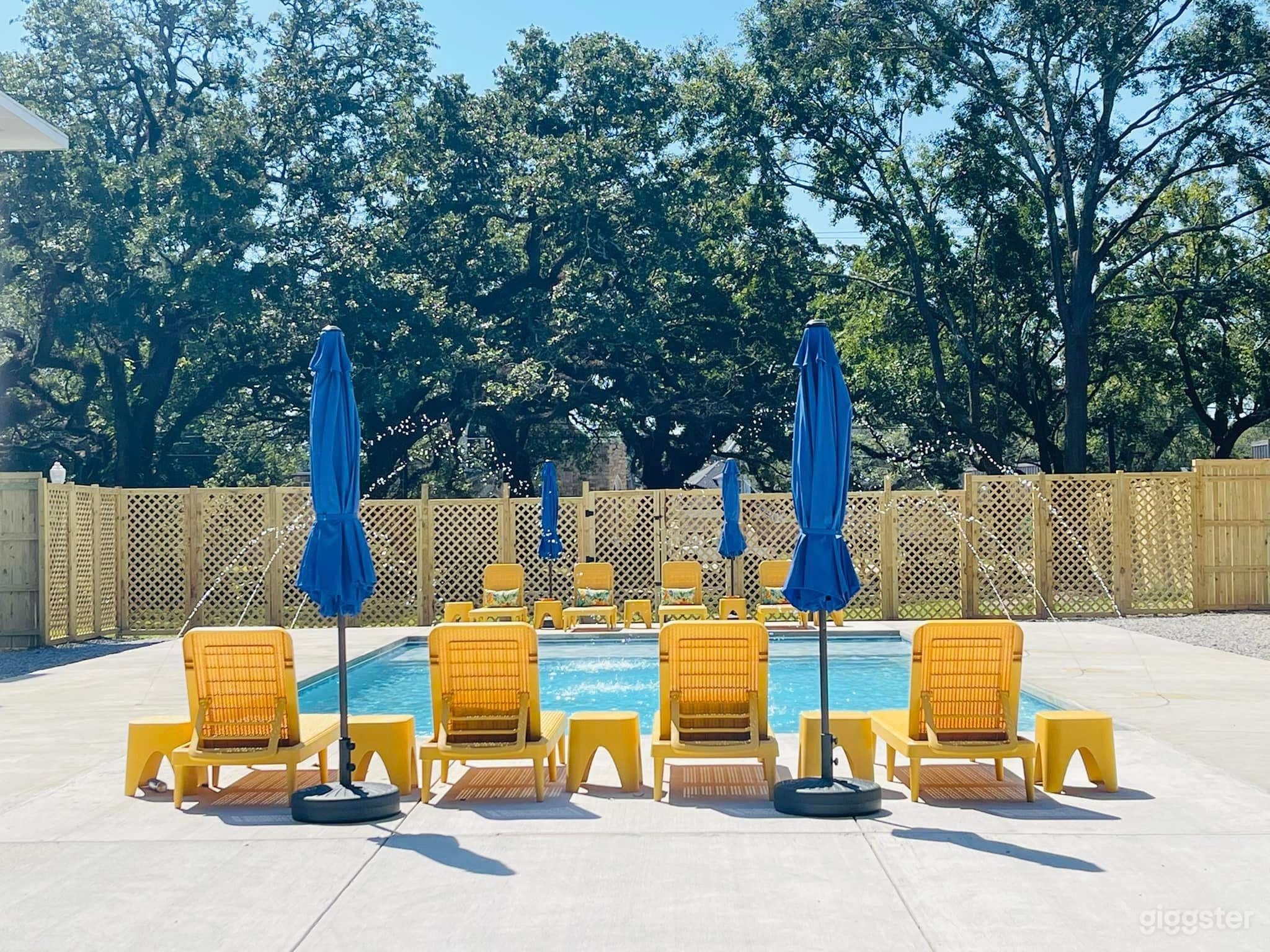 4800 Square Foot Mansion on 1.1 Acres! Photo 2