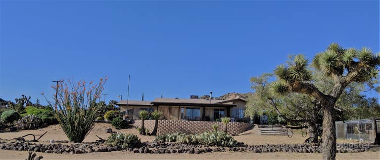  Old Western Style - Desert with Mountain views 