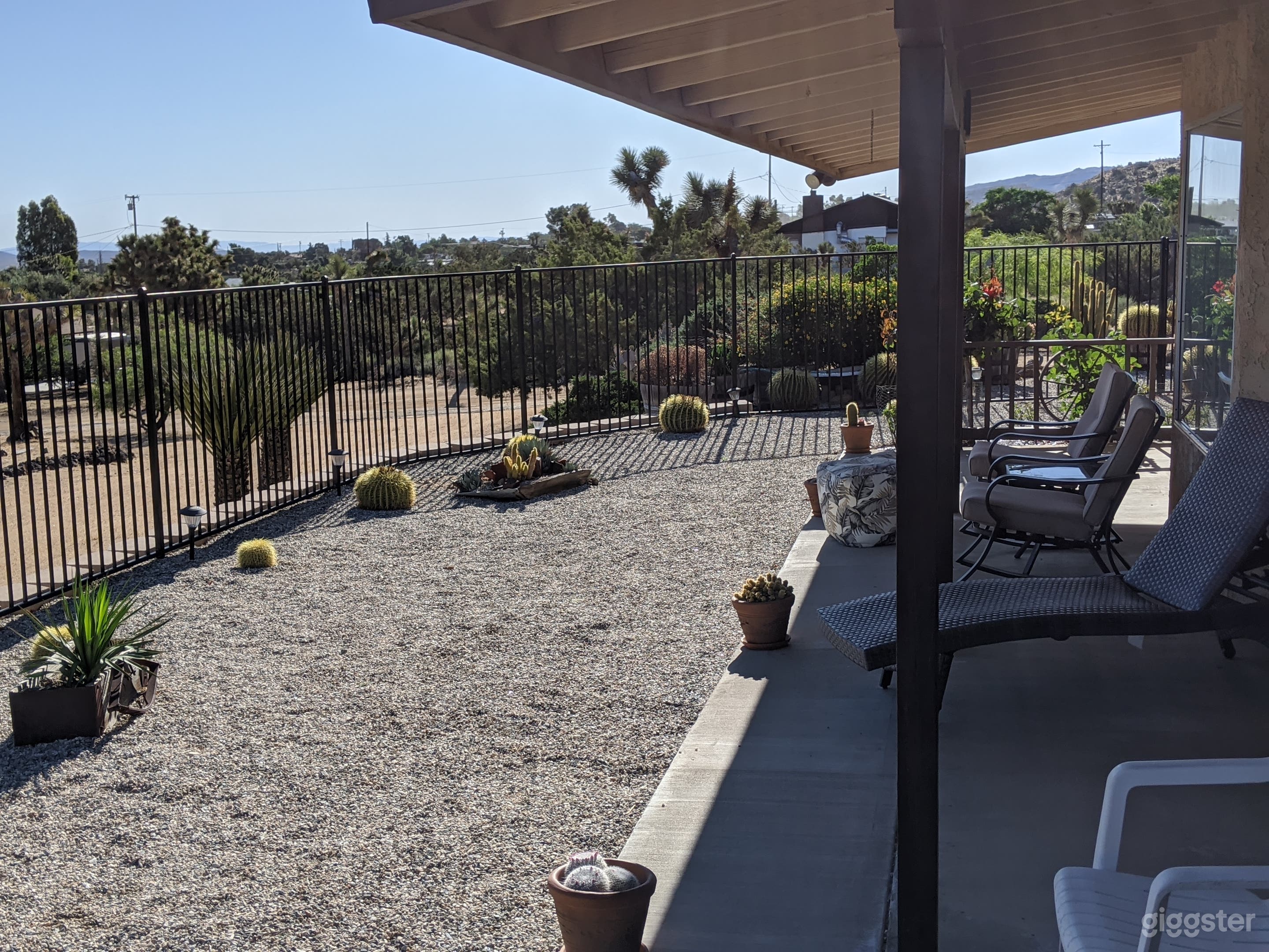 Old Western Style - Desert with Mountain views Photo 3