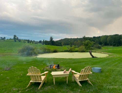 Large Grounds, Pastures and Pond with Panoramic Vistas Photo 4