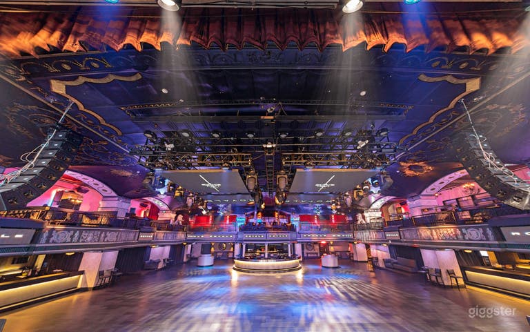  Classy Contemporary NightClub's Upstairs Balcony in Boston 