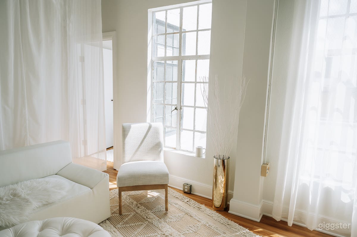 Minimalist White Loft in the heart of San Diego Photo 3