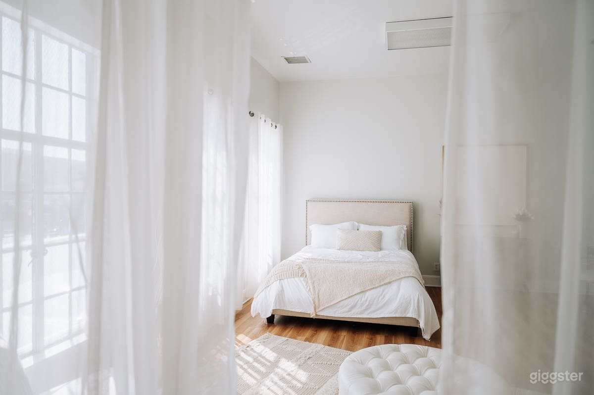 Minimalist White Loft in the heart of San Diego Photo 2