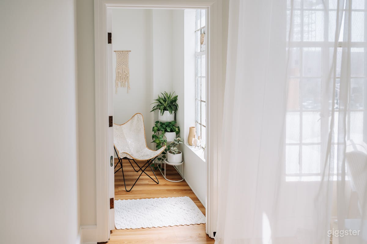 Minimalist White Loft in the heart of San Diego Photo 4