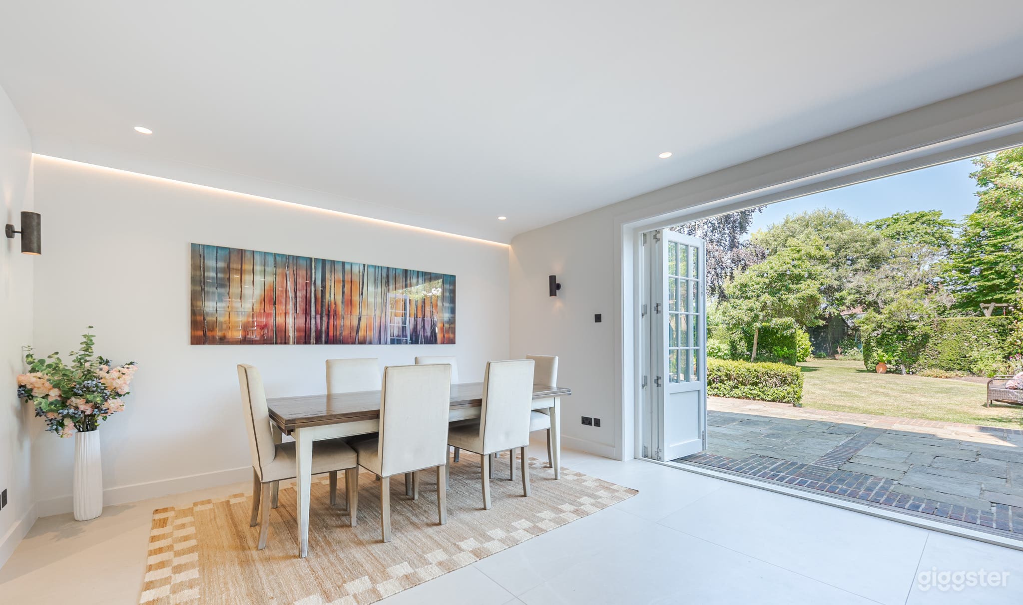 Period Family Home With Two kitchens and Garden Photo 2