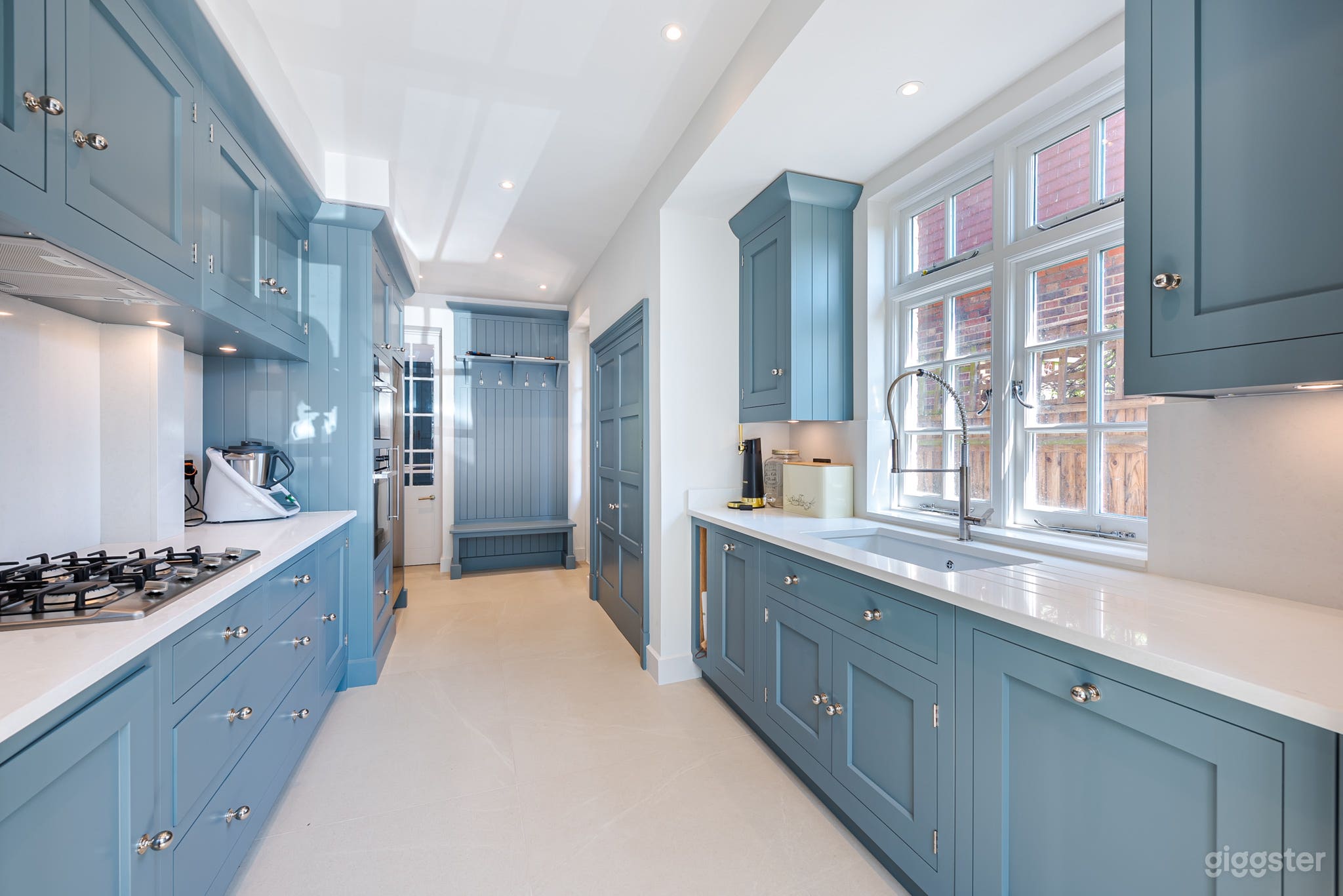 Period Family Home With Two kitchens and Garden Photo 4