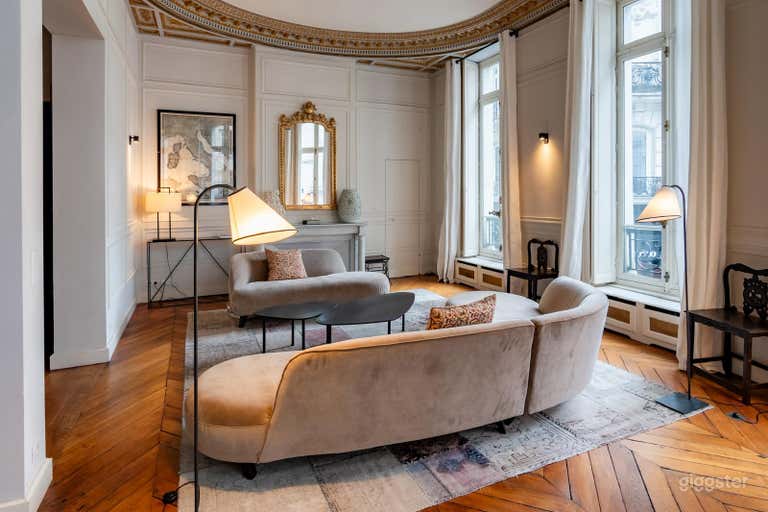  Bright, Elegant & Versatile Space 