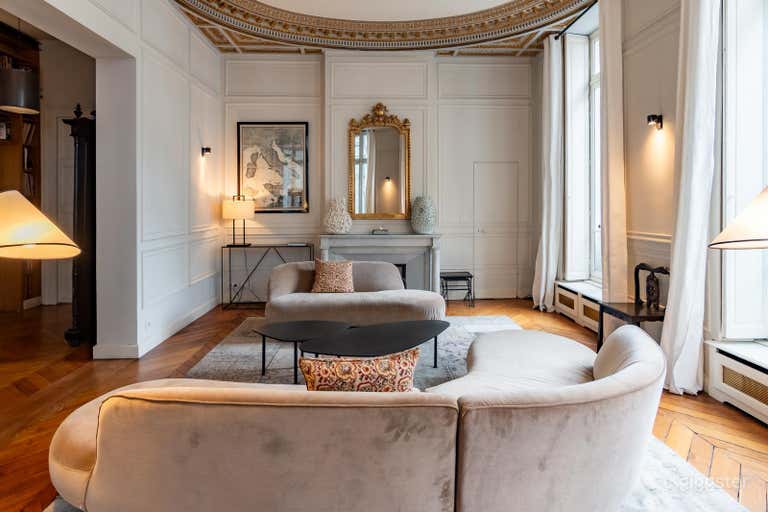  Bright, Elegant & Versatile Space 