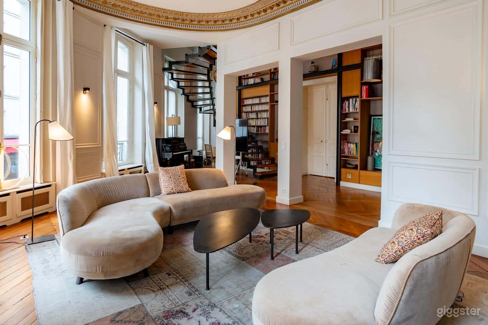 Bright, Elegant &amp; Versatile Space Photo 1