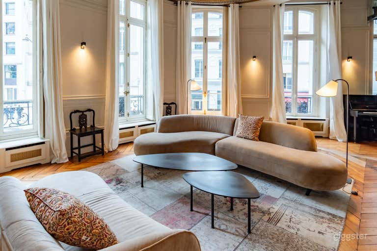  Bright, Elegant & Versatile Space 