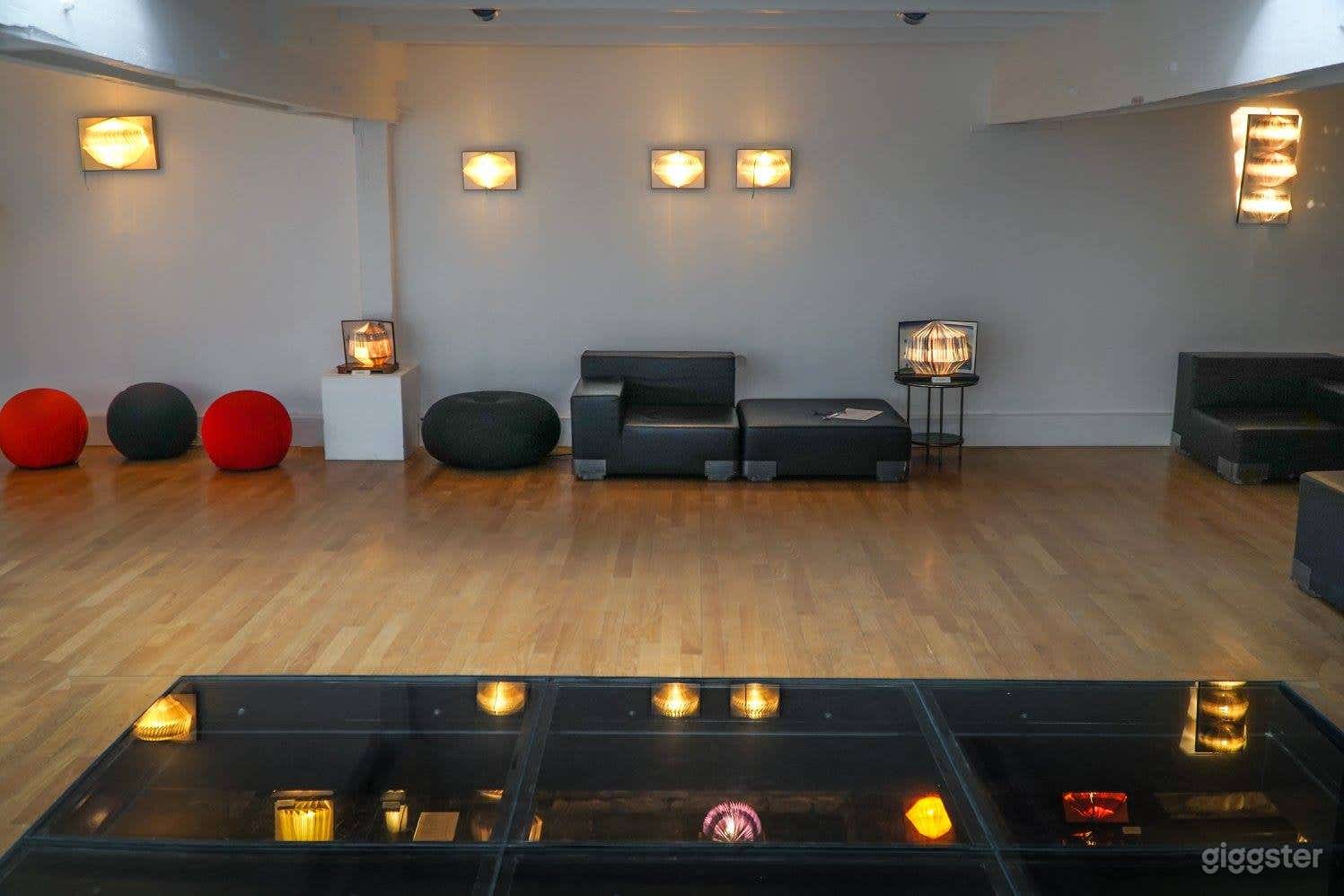 Contemporary Studio in Paris Photo 3