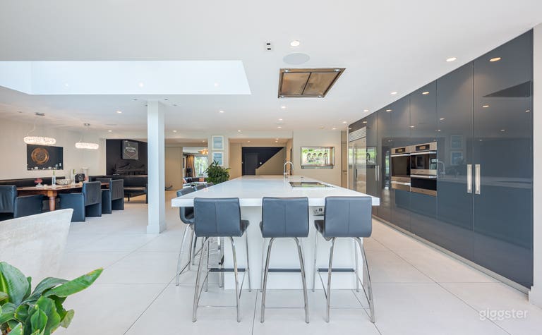  Spacious Home With Granny Flat and Huge Garden 