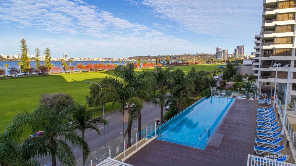 The Pool Deck Photo 3