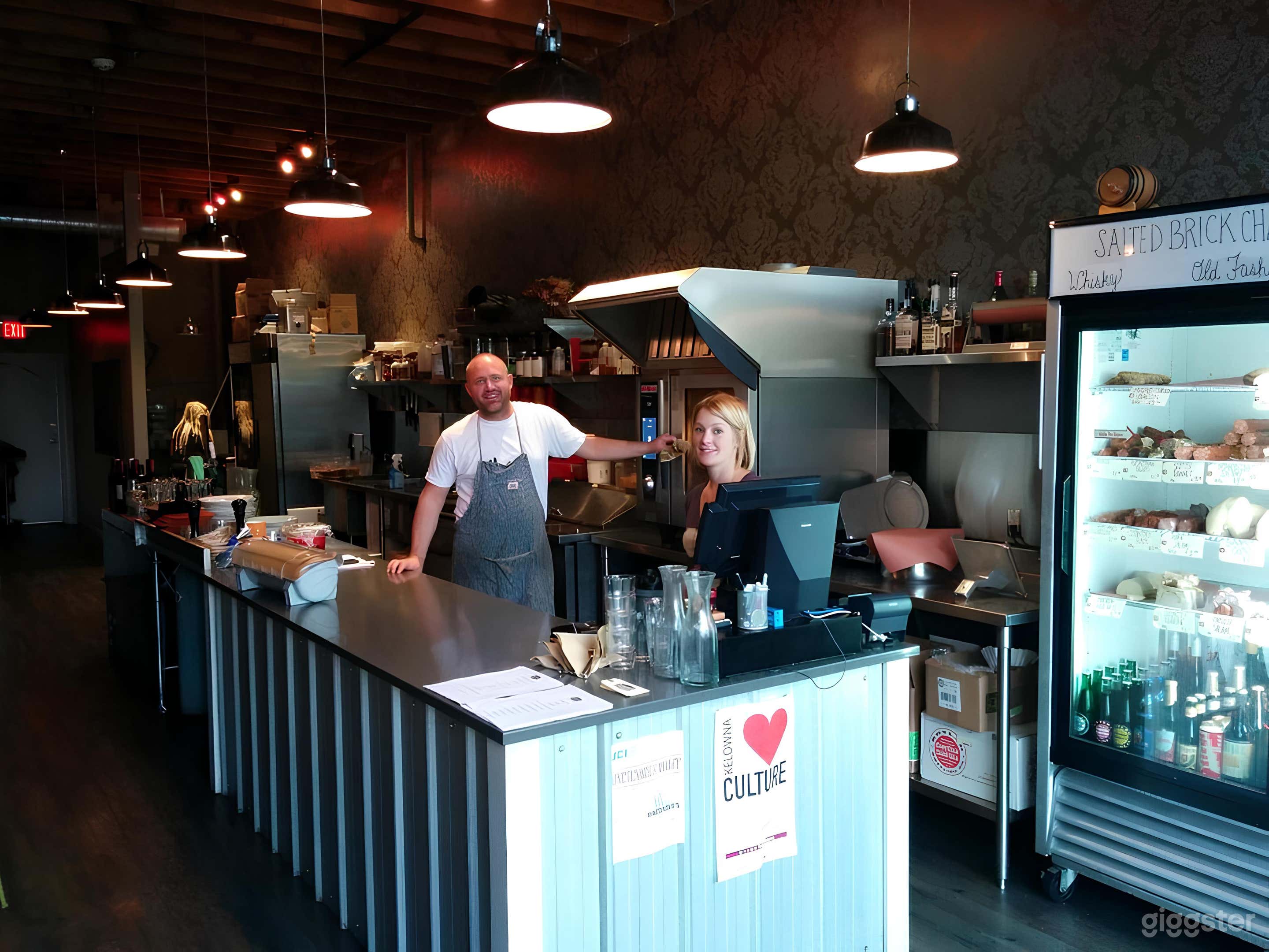 Charming &amp; Intimate Downtown Wine Bar Photo 4