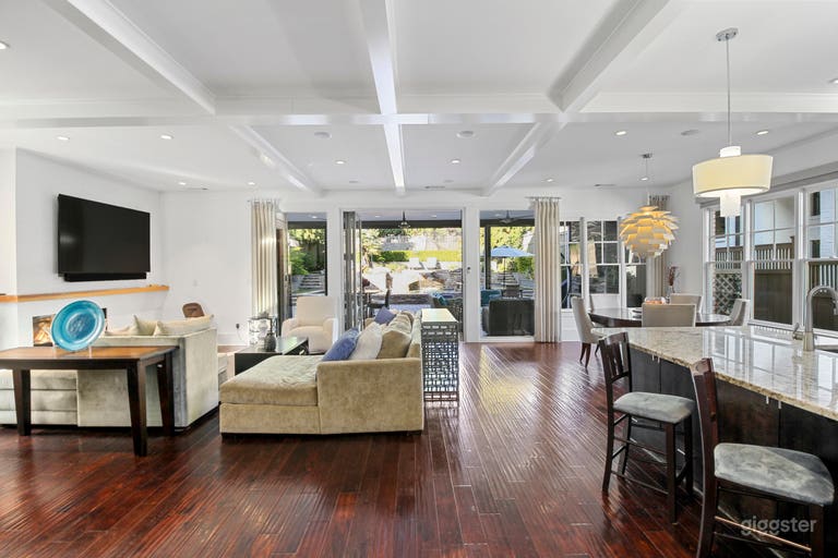  Open floor plan welcomes guests to the outdoor oasis 