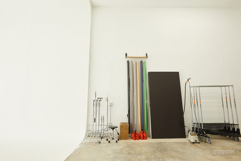  Natural Light Photography Studio  