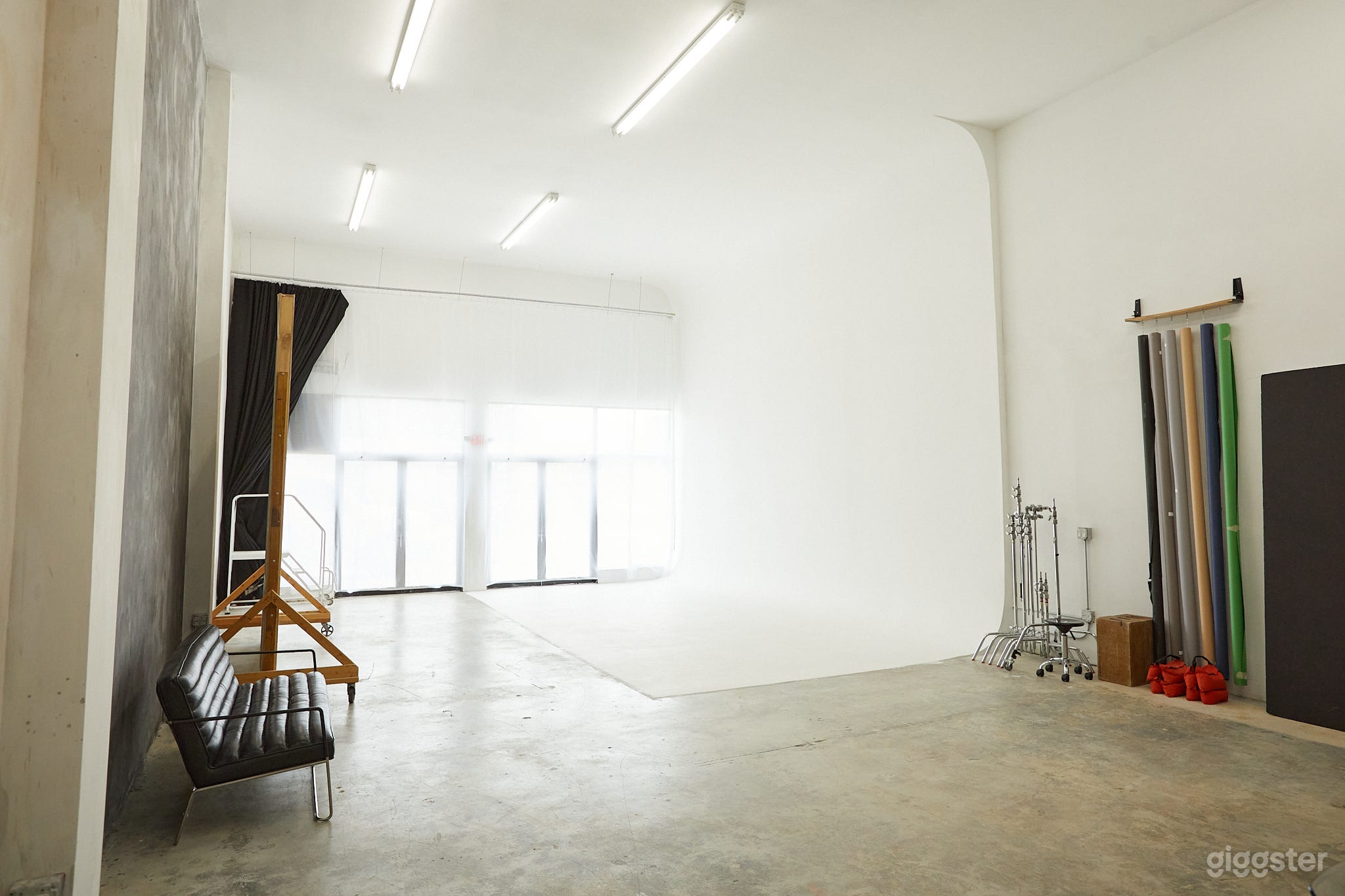 Natural Light Photography Studio  Photo 1