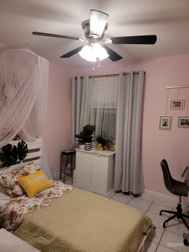  Teen or girl bedroom 