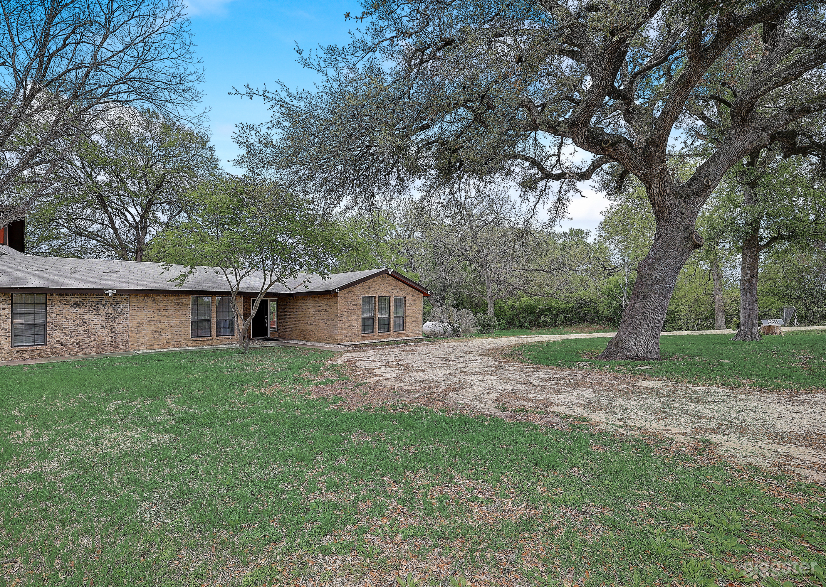 5-Acre Luxury Ranch w/ Media Theater & Barn Photo 3