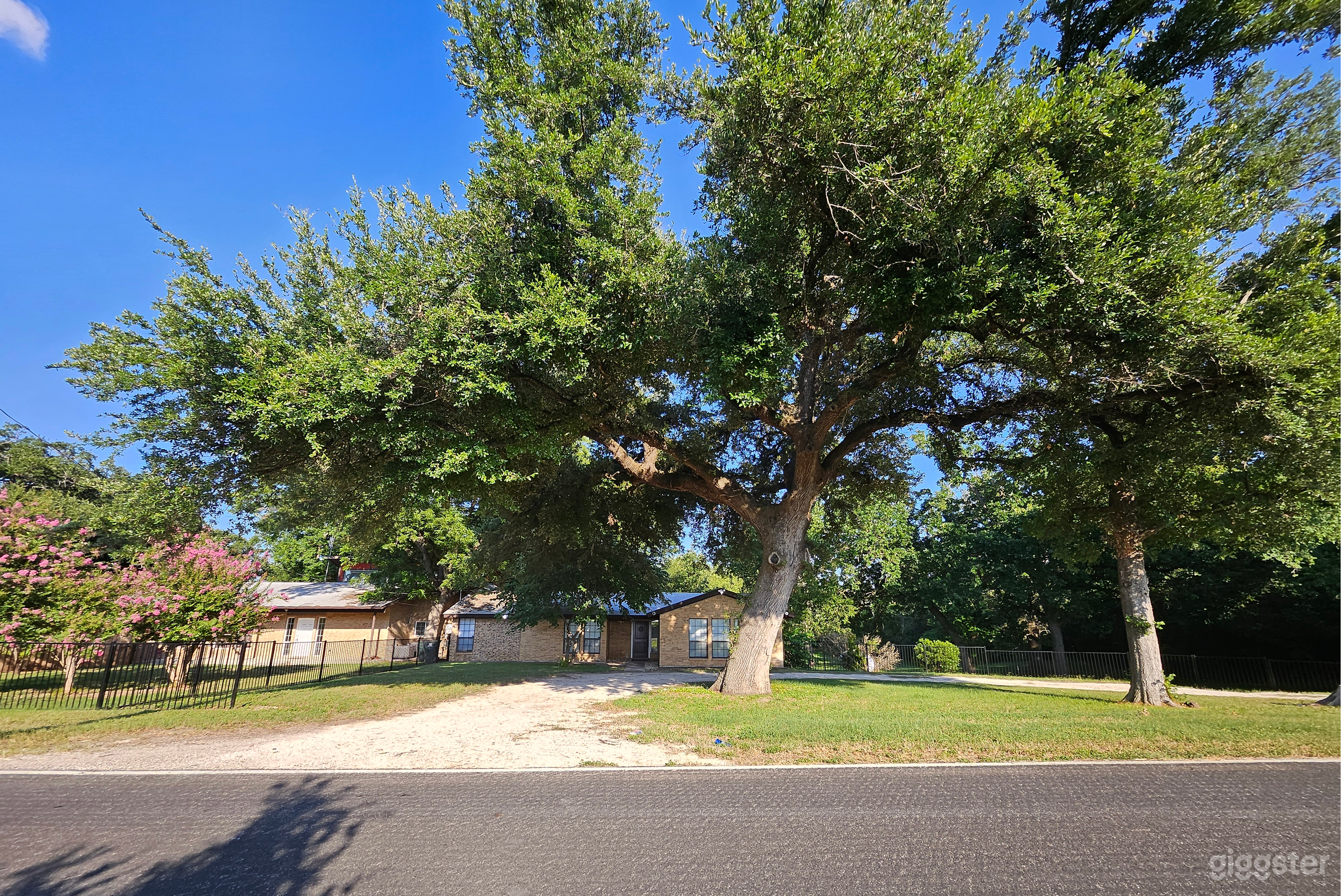 5-Acre Luxury Ranch w/ Media Theater & Barn Photo 2