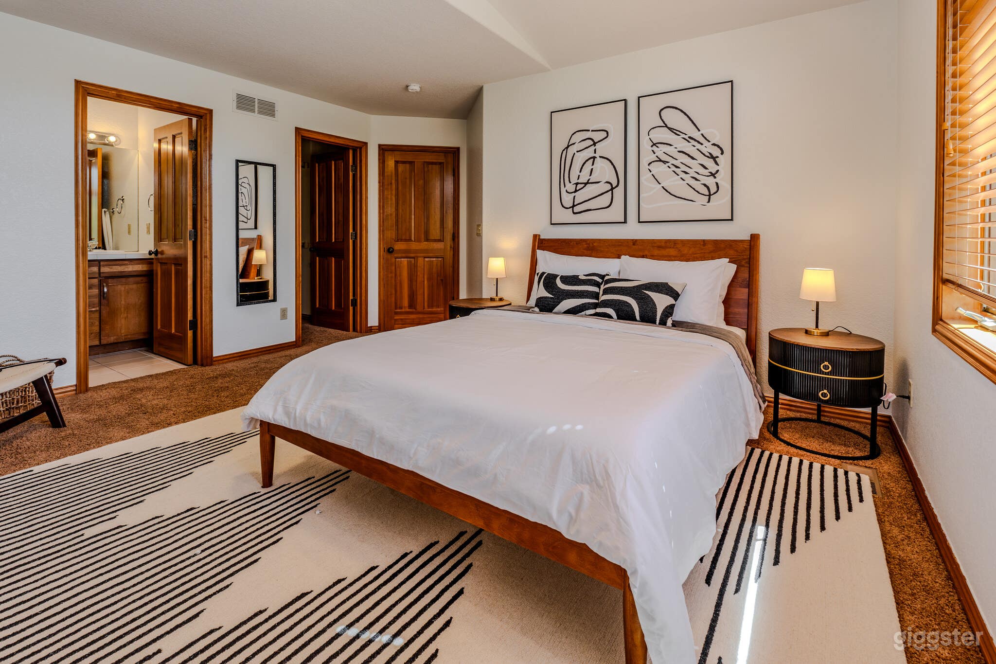 Luxury Home w/ Patio, Home Theater, Gym, Golf Sim Photo 4