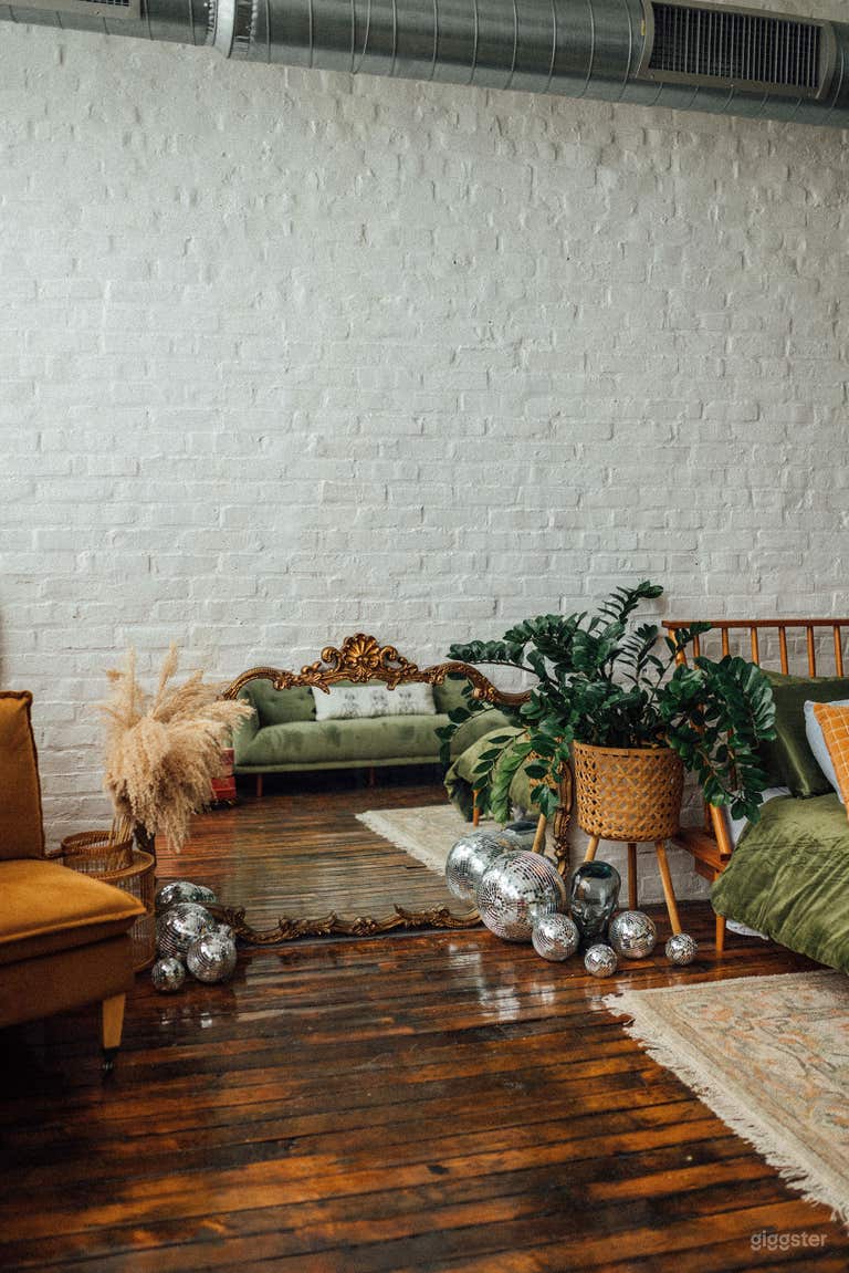  Moody Philadelphia Sun Lit Studio 