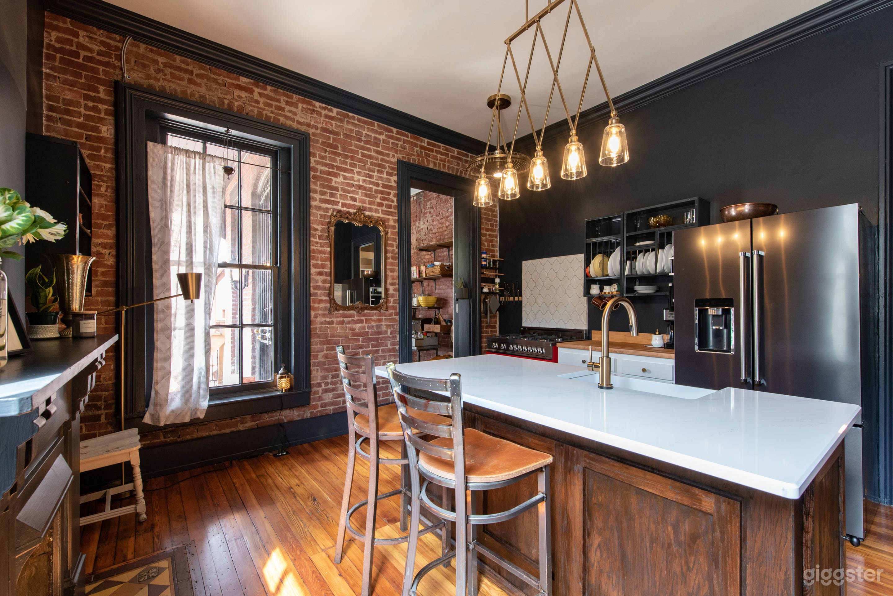 (pictured before the range hood was installed)