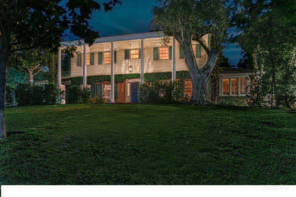 Beautiful Vintage All-American Family Home Photo 3