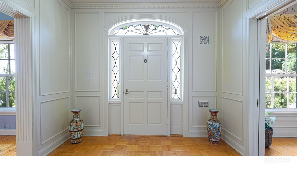 Beautiful Vintage All-American Family Home Photo 4