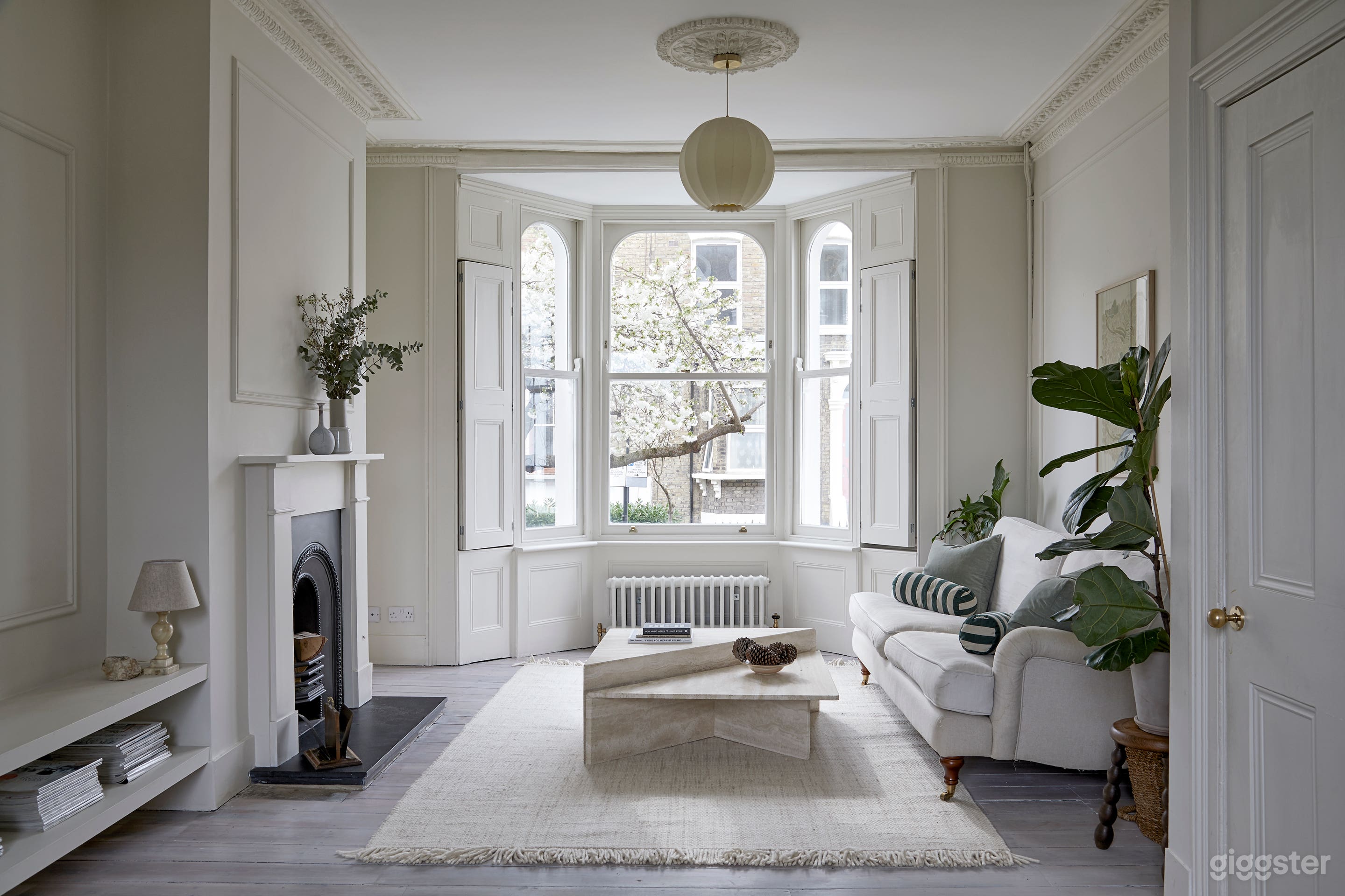 Hackney townhouse - in demand location house high ceilings Photo 2