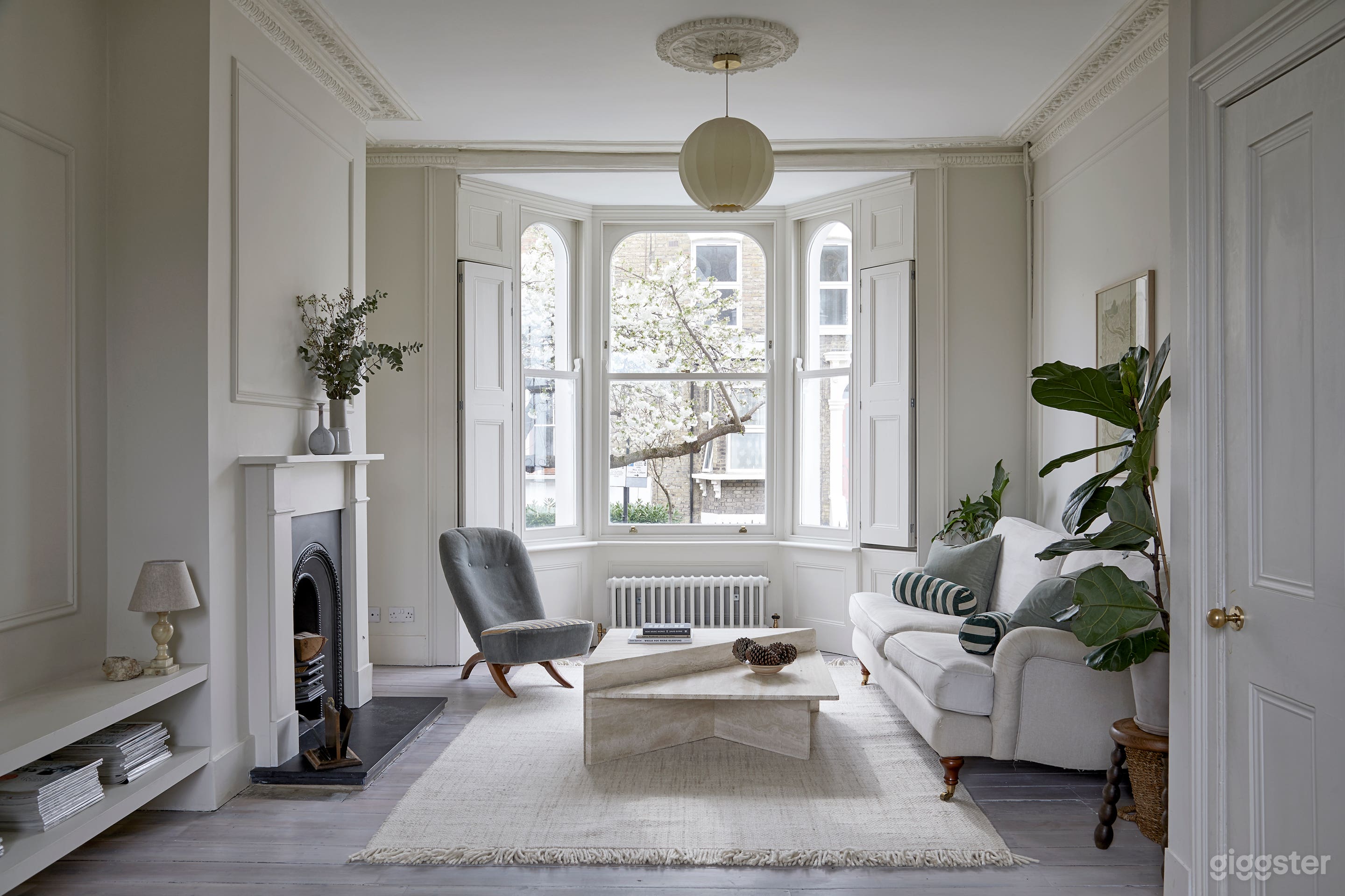 Hackney townhouse - in demand location house high ceilings Photo 1