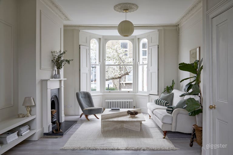  Hackney townhouse - in demand location house high ceilings 