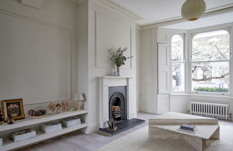  Hackney townhouse - in demand location house high ceilings 