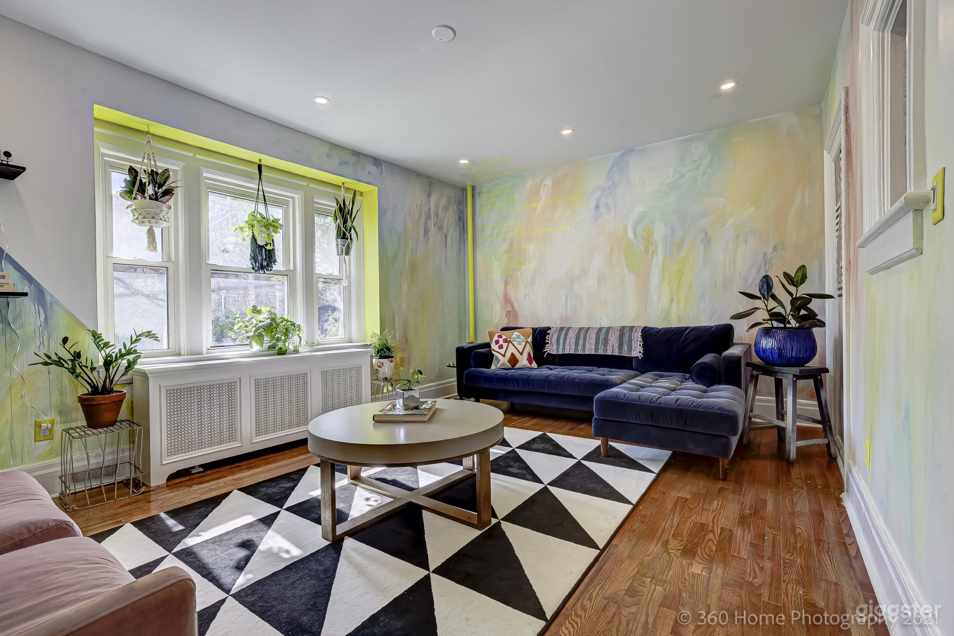 Artistic Loft: Lounge Room #1