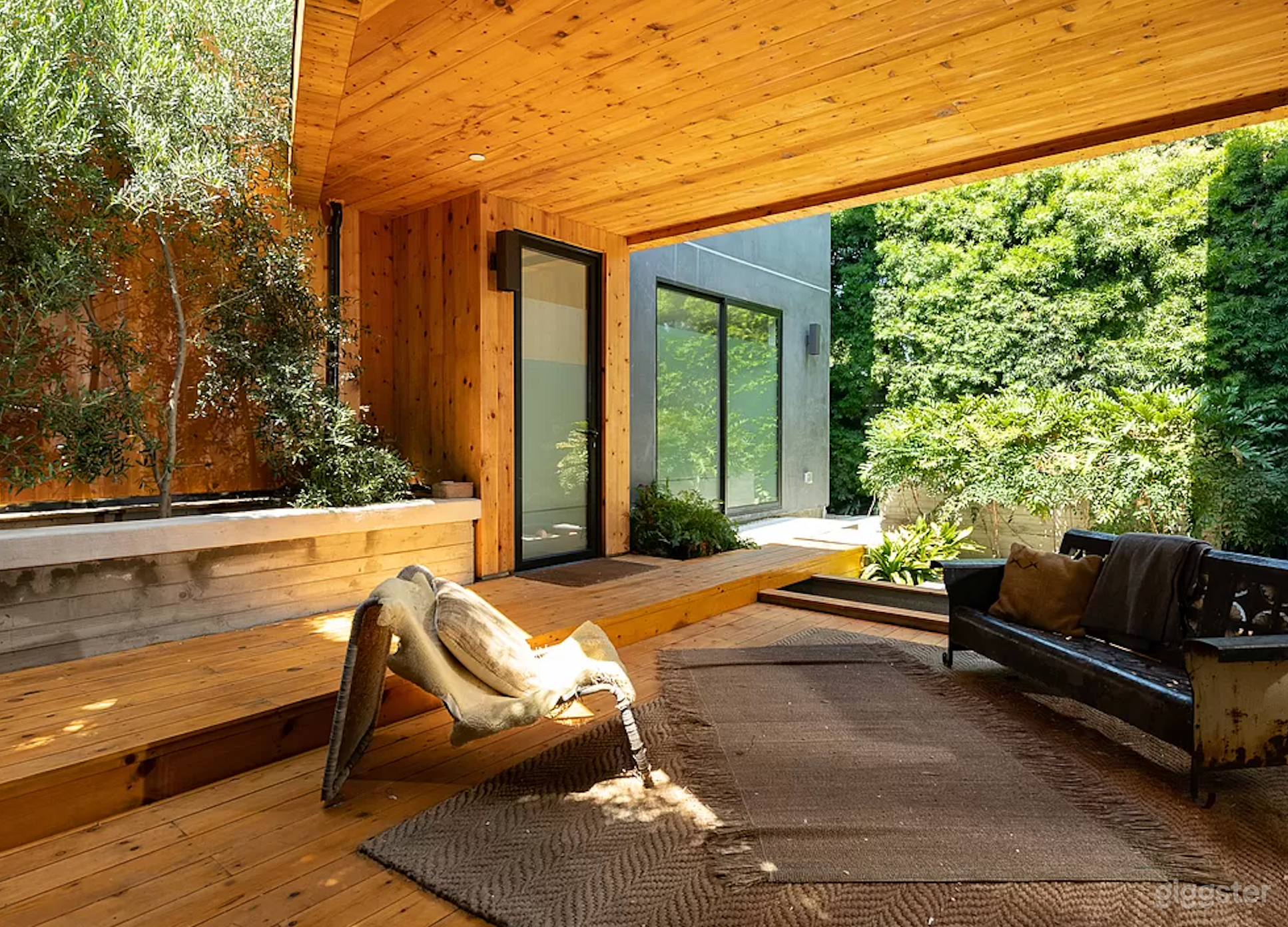 Indoor-Outdoor Venice Modern House Photo 1