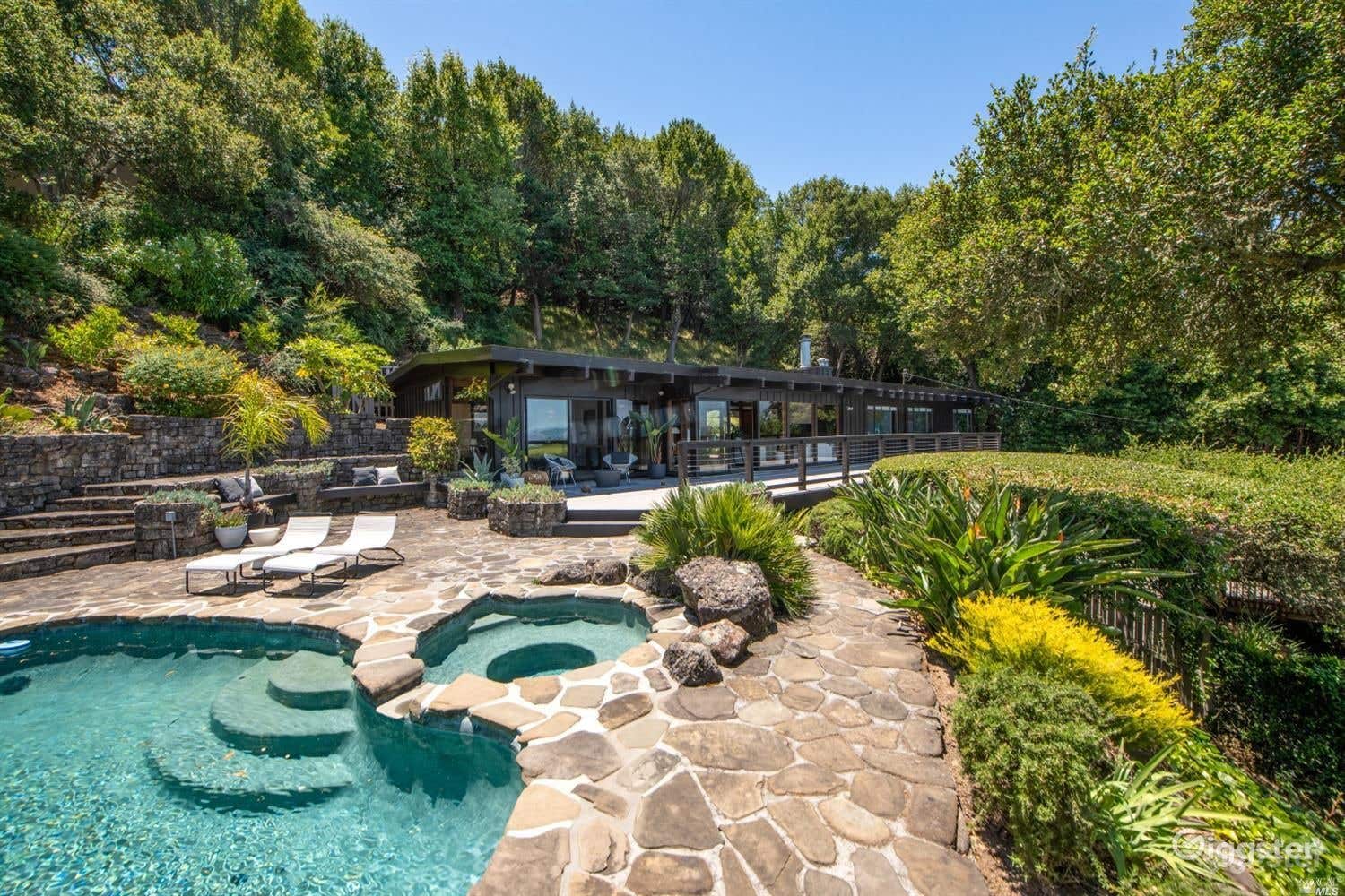 Midcentury custom pool, unobstructed ocean views Photo 3