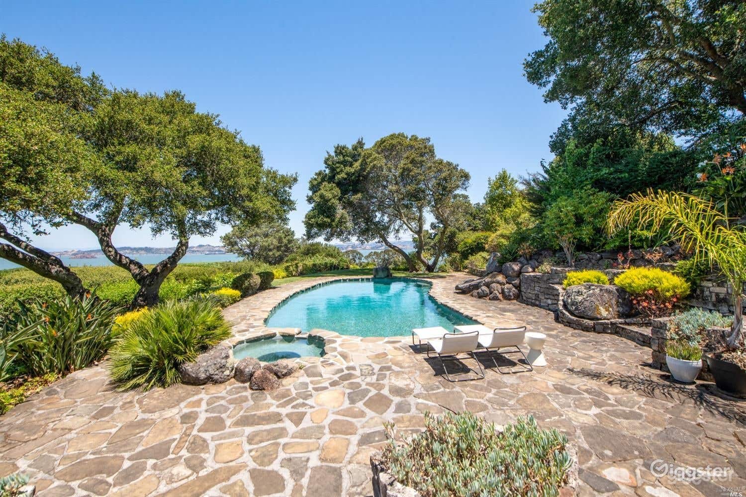 Midcentury custom pool, unobstructed ocean views Photo 2