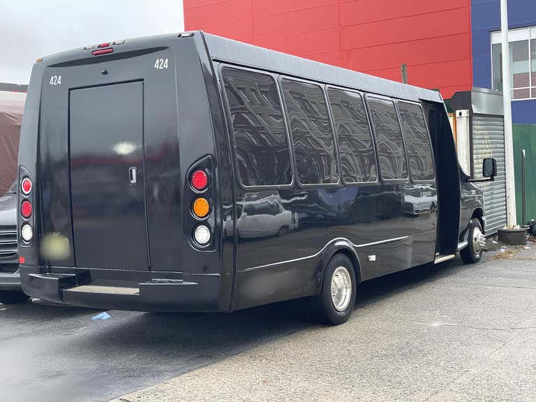  Ford F550 Mini Bus 76 