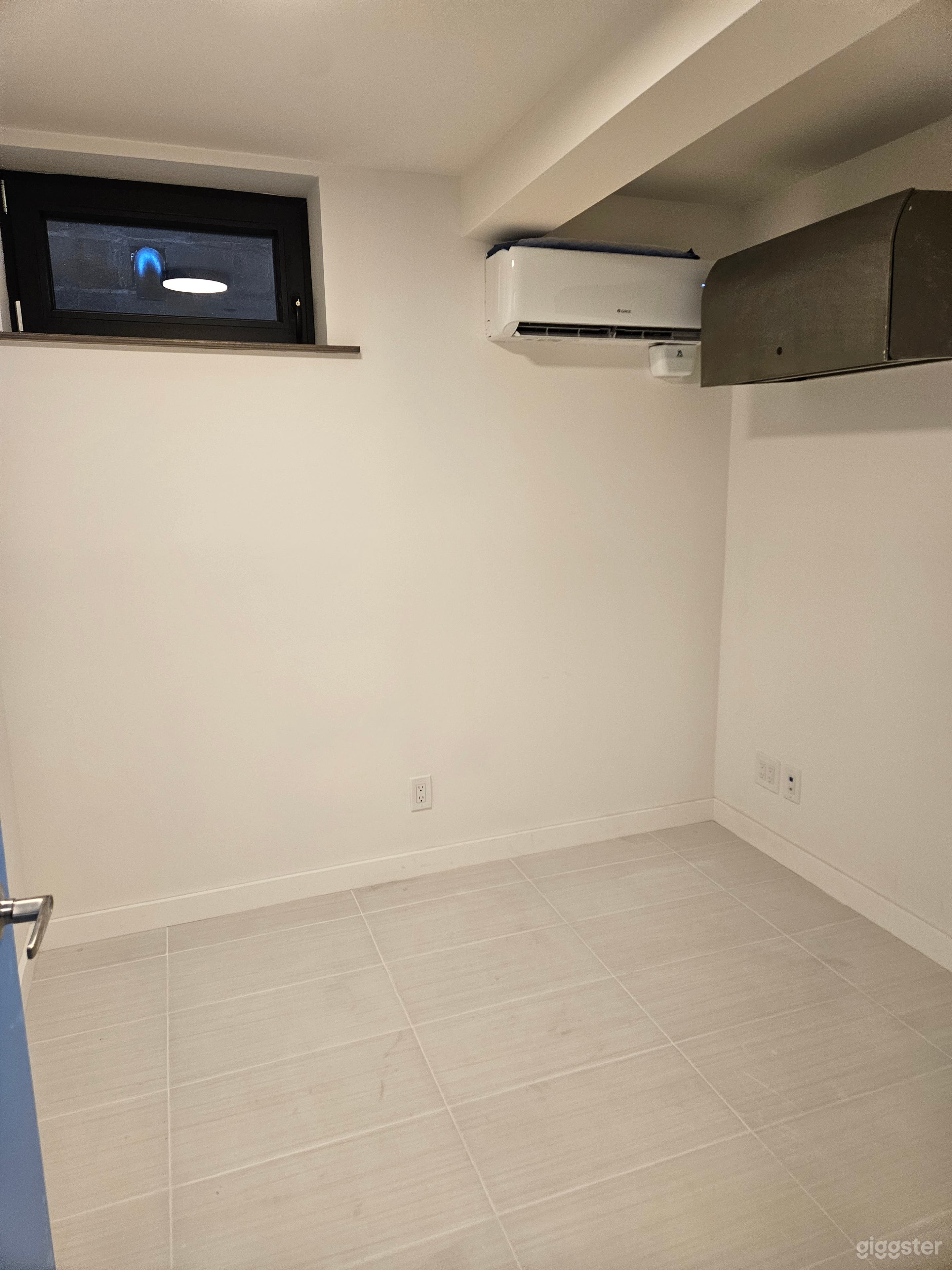 Commercial Office Photo 4