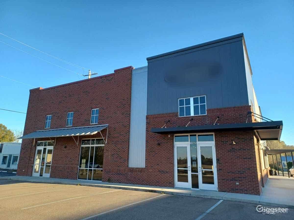 Contemporary Fitness Facility Photo 3