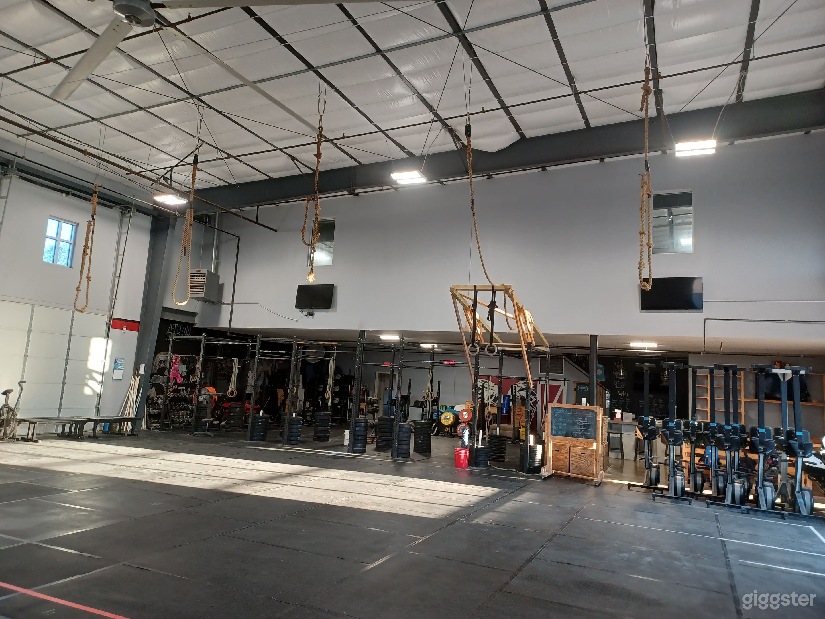 Contemporary Fitness Facility Photo 2
