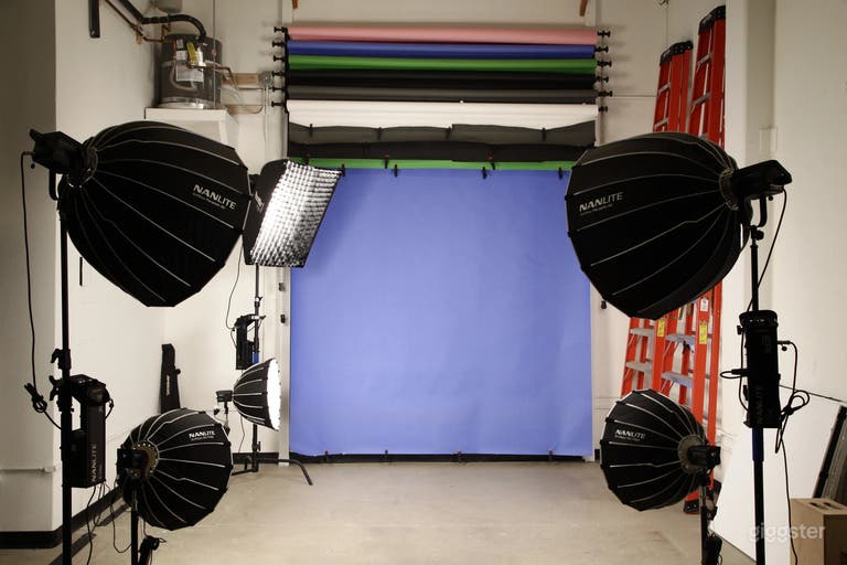  Professional Portrait Studio with Lighting & Backdrops 