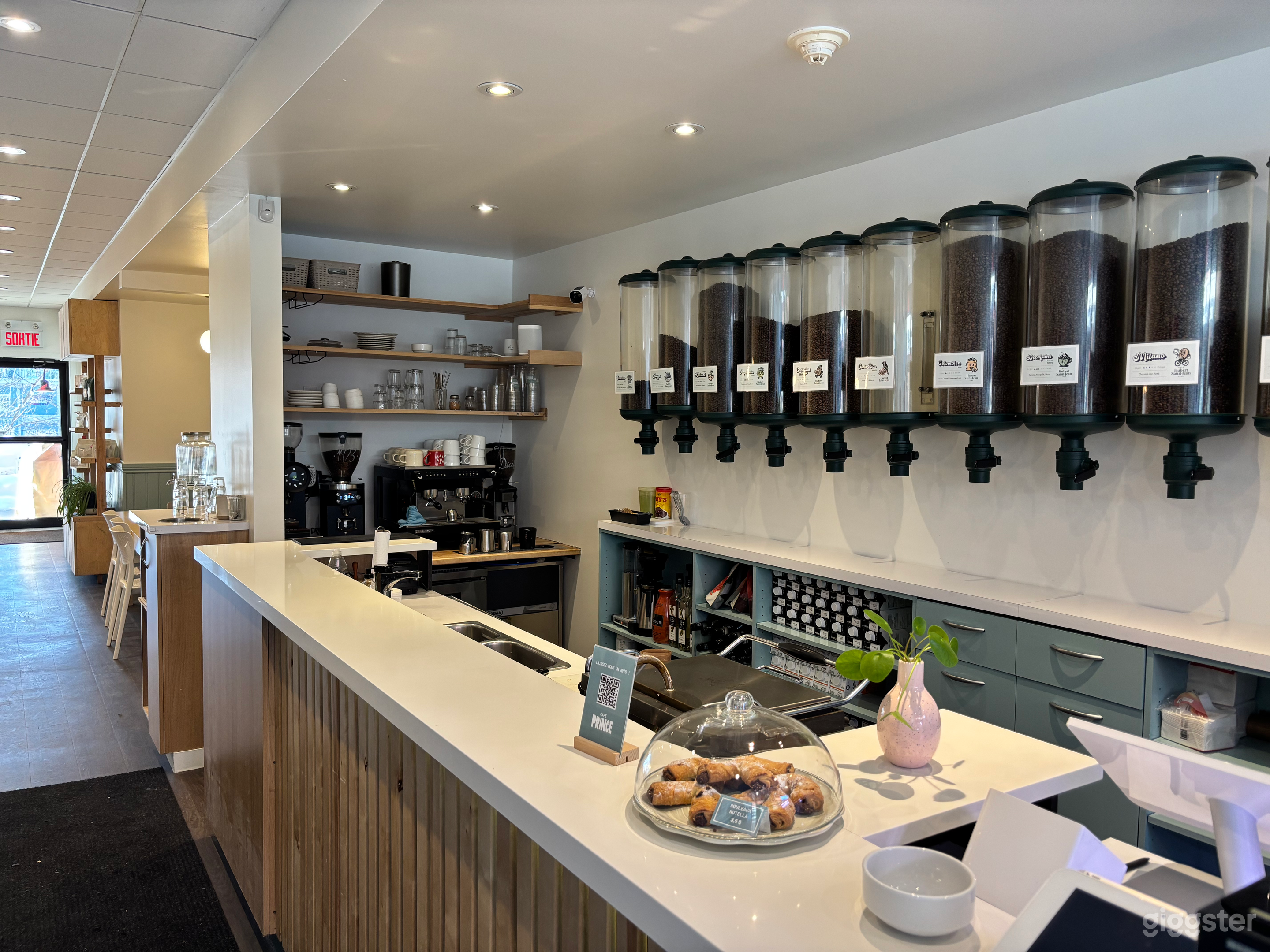 Cozy Riverside Event Space/Filming Location Photo 4