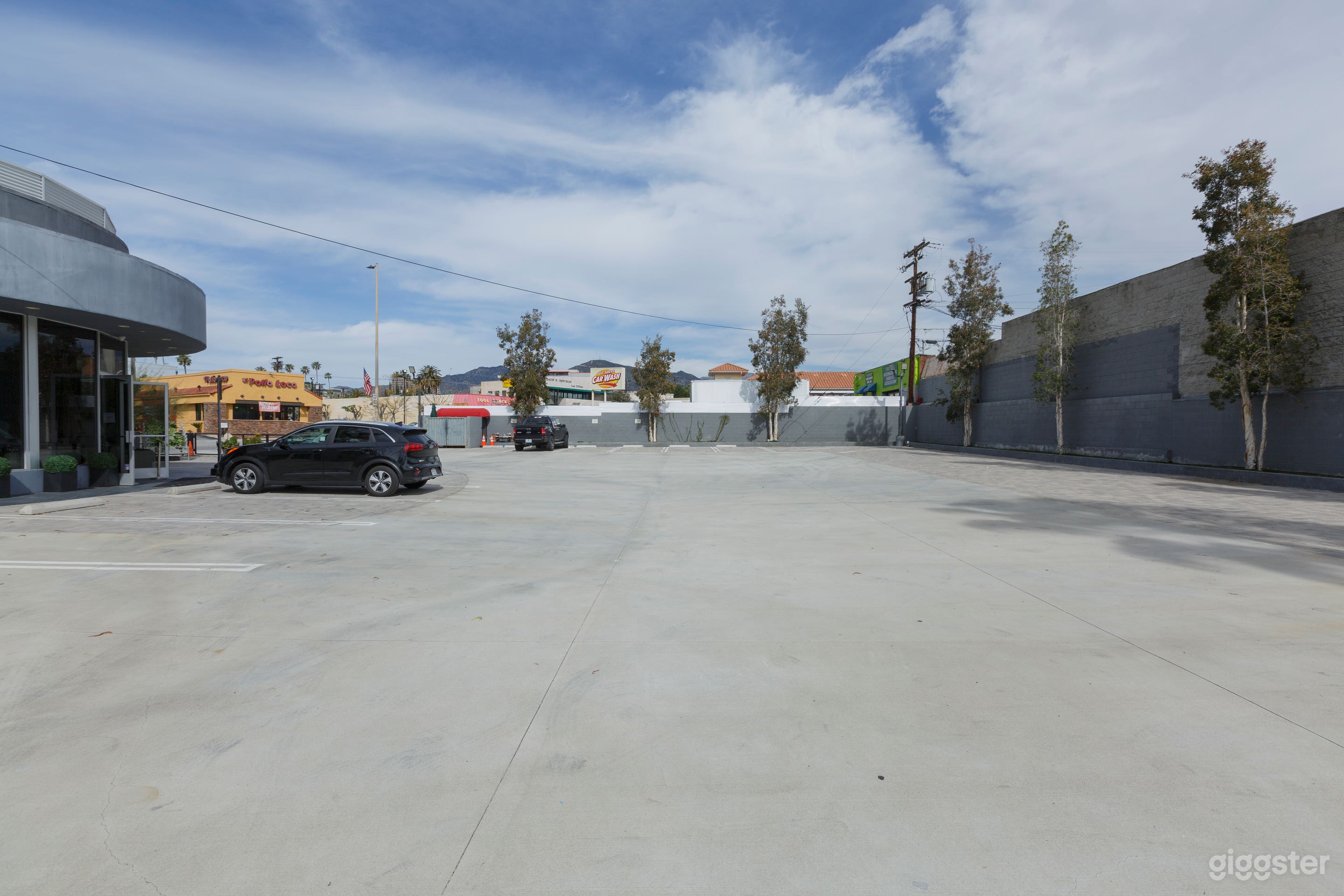 Huge food bank  Photo 4